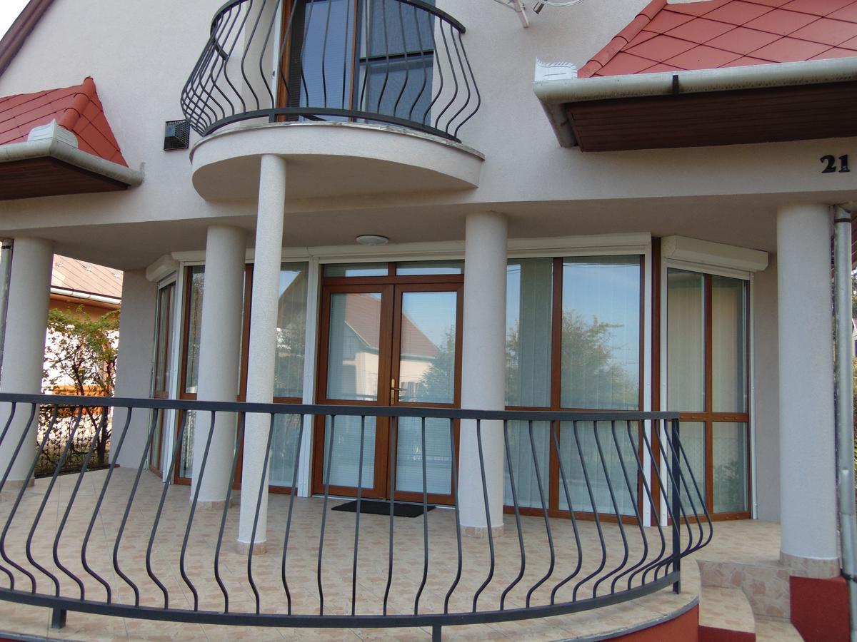 CSEVI Apartmanház Mezőkövesd Exterior foto